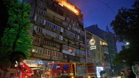 En direct, guerre en Ukraine : une attaque russe nocturne fait deux morts et treize blessés à Kiev
