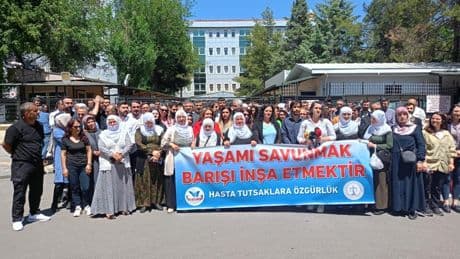 Hasta ve tahliyesi engellenen mahpuslar için eylem: Çözüm için reform süreci başlatılmalı