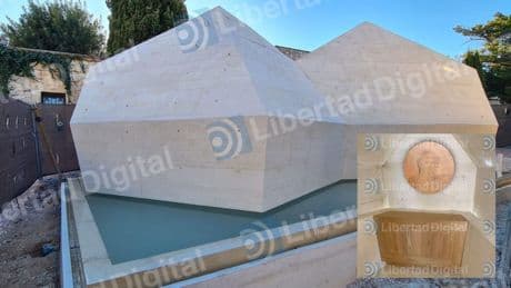 Accedemos al interior del mausoleo de Camilo Sesto: el monumento abrirá al público en breve