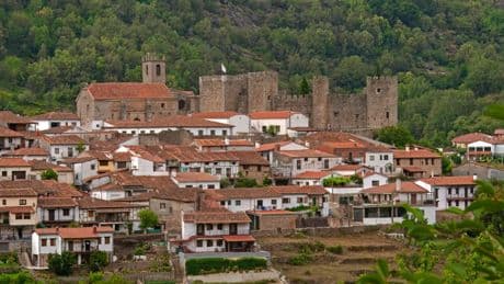 El pueblo poco conocido de Salamanca con uno de los castillos más bonitos de la provincia