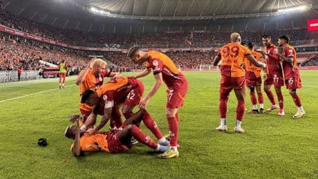 Galatasaray'dan 19. şampiyonluk paylaşımı