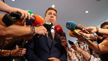 Mazón agradece a Vox el apoyo para aprobar los presupuestos y critica el abandono del Gobierno