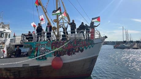 Un barco de la Flotilla de la Libertad rumbo a Gaza denuncia haber sido atacado por un dron en aguas de Malta