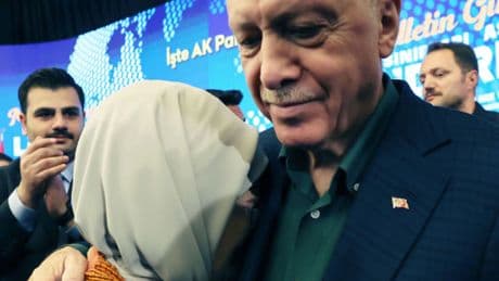 Emine Erdoğan gözyaşlarını tutamadı