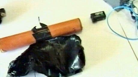 Manuali per fare ordigni esplosivi, 20enne egiziano arrestato nel Lecchese: faceva «propaganda jihadista»