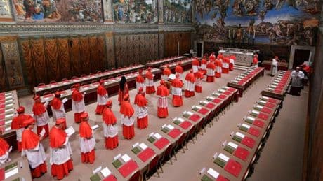 Noch kein Papst gewählt – Schwarzer Rauch steigt aus der Sixtinischen Kapelle