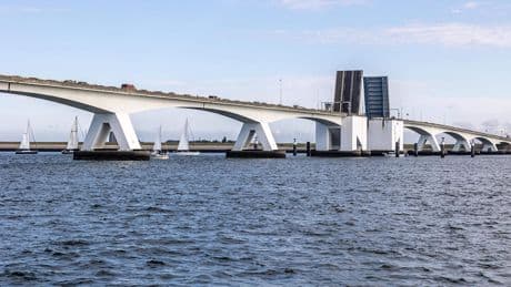 Provincie doet aangifte tegen man die uren vastzat in Zeelandbrug