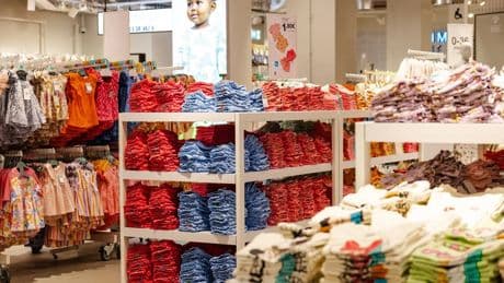 Una estadounidense visita por primera vez un Primark y alucina: &quot;Cuando creo que se va a acabar, sigue&quot;