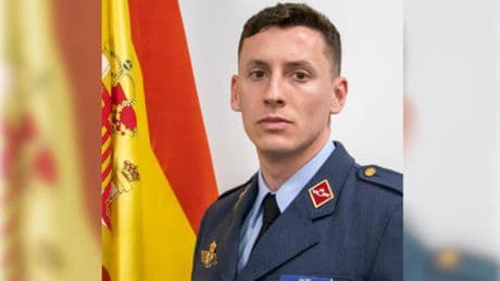 Un joven sargento del Ejército del Aire salva la vida a una mujer en Zaragoza: "Su actuación fue rápida y ejemplar"