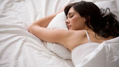 Schweiß im Bett? - Mit diesen Tricks wird Ihre Matratze wieder frisch