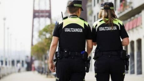 A prisión tras amenazar a un niño para robar a sus padres e intentar clavar un sacacorchos a los policías