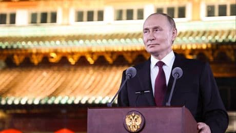 Putin sfida Zelensky: "Incontro a Mosca". Xi: "L'Ovest scelga tra pace e guerra"