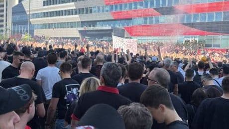 "Andate tutti via". Dura contestazione a Casa Milan: cosa è successo