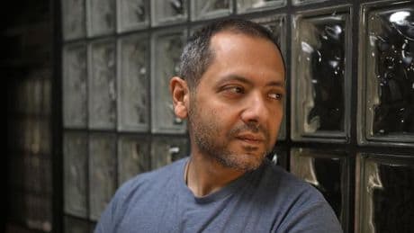 Omar El Akkad: Nada me va a hacer creer que una matanza indiscriminada de niños en Gaza es buena y necesaria