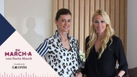 Carolina Cerezuela:  “Es absurdo y a la vez divertido el tiempo que destinamos a ver la vida de otros"