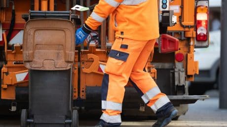 Entsorger ändern Arbeitsbeginn: Wegen Hitze: Die Müllabfuhr kommt vielerorts früher