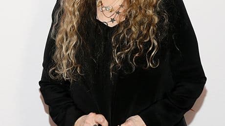 Stevie Nicks postpones tour dates after fracturing her shoulder