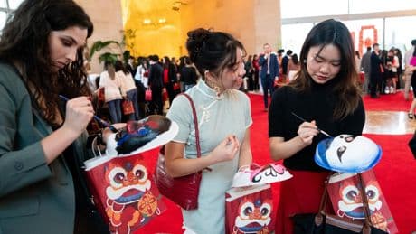 La Chine vilipende la révocation des visas d’étudiants chinois par les États-Unis