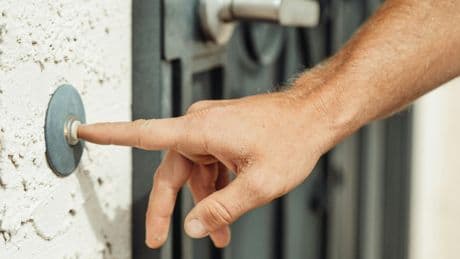 Muere un niño de 11 años tras recibir un disparo al llamar de broma al timbre de una casa