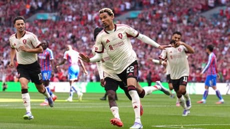 EN DIRECT - Liverpool - Crystal Palace : les Reds tiennent leur avantage, Mateta et Ekitike buteurs