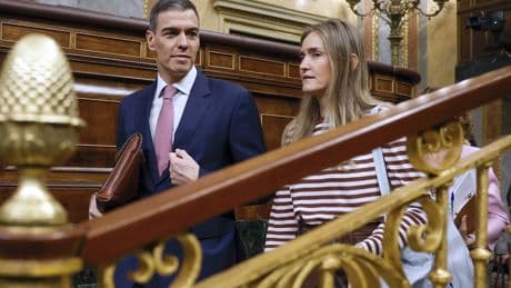 Aagesen cierra filas con Corredor y defiende la injerencia del Gobierno en Red Eléctrica por el "interés general"