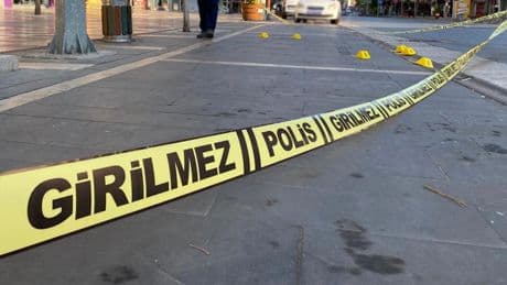 Genç çift evlerinde ölü bulundu