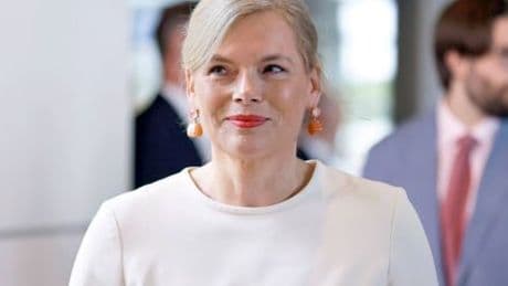 Julia Klöckner: Bundestagspräsidentin verlässt aus Protest Konferenzsaal