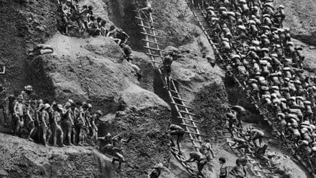 Tanıklık ve ısrar arasında: Sebastiao Salgado’nun fotoğrafı