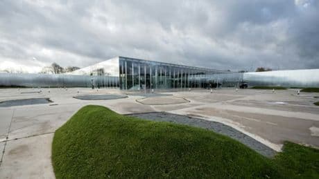 "On demande beaucoup au musée": le Louvre-Lens entre déception économique et succès culturel