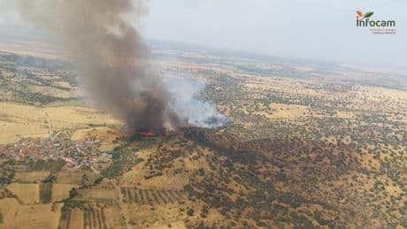 Un incendio de Nivel 2 pone en alerta a Navalmoralejo (Toledo): la Junta pide ayuda a la UME