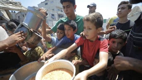 Palästinensische und isrealische Opfer - Erste deutsche Stadt will Kinder aus Gaza aufnehmen