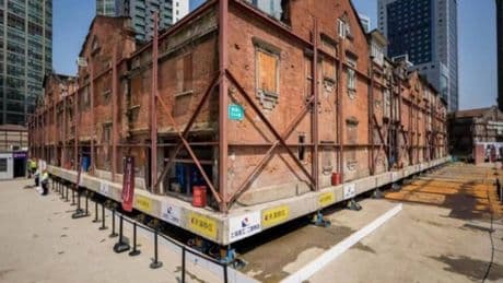 Moving house taken to new level after 432 tiny robots pick up apartment block