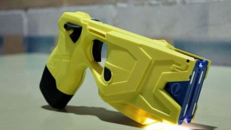 La Guardia Urbana encara la recta final para dotarse de 22 pistolas eléctricas
