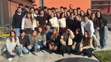 El asistente definitivo para que hostelería, comercio, salud y construcción abracen (por fin) la inteligencia artificial