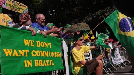 Droits de douane : Donald Trump annonce vouloir imposer 50 % de surtaxe aux produits brésiliens, en soutien à l’ex-président Bolsonaro