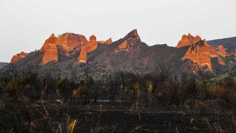 El paisaje desolador en Las Médulas tras el incendio