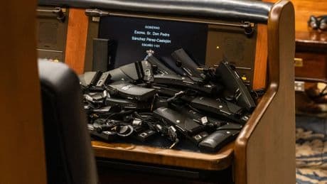 El coste de los polémicos &#039;pinganillos&#039; que traducen al castellano los discursos de presidentes autonómicos