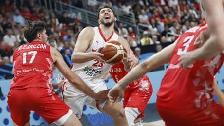 91-77: Un triple-doble de Sengun hunde a Polonia y lleva a Turquía a semifinales