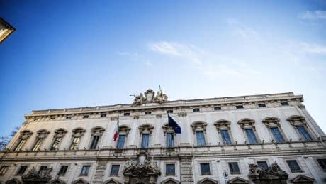 Abuso d’ufficio abolito, la Consulta dà ragione al Governo