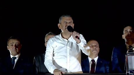 Özel'den iktidara eleştiri: Dünyanın en pahalı internetini de etini de Erdoğan satıyor