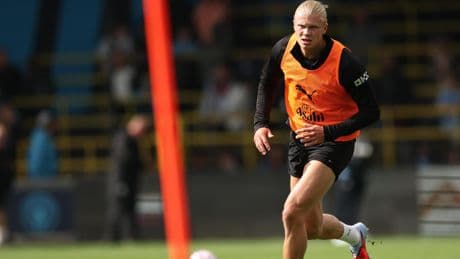 Topauto voor topspits: Erling Haaland wordt gespot in ’Super Snake’