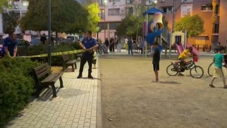 Parkta oynayan çocuk yorgun mermi ile yaralandı