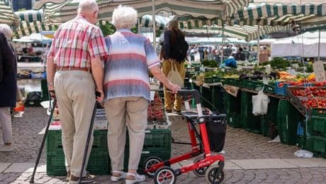 Neuregelungen im Juli 2025: Höhere Renten, mehr Pflegegeld und neue Steuerfristen