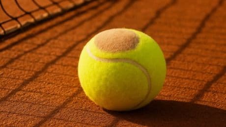 The Bald Tennis Ball, la nueva campaña de IMR que visibiliza la alopecia en el tenis profesional