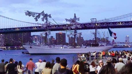 Dos tripulantes muertos al chocar el buque mexicano ‘Cuauhtémoc’ con el puente de Brooklyn