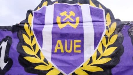 Fußball: Jugendderby Erzgebirge Aue gegen FSV Zwickau nach Fan-Ausschreitungen abgebrochen