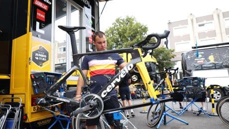 « On ne fait pas ça pour la gloire » : le travail de l’ombre des mécanos du Tour de France