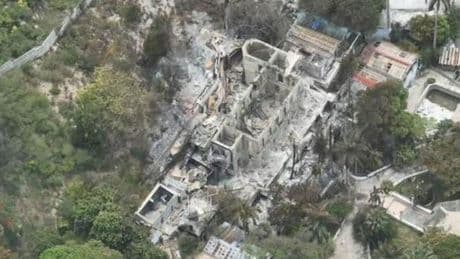 En Haïti, l’indignation après la destruction de l’Hôtel Oloffson, joyau architectural de Port-au-Prince incendié par les gangs