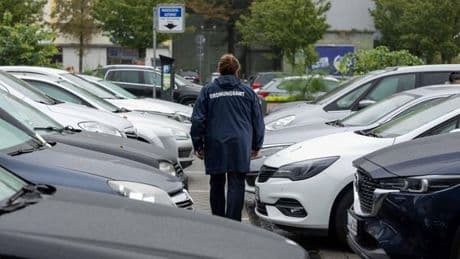 Knöllchen-Offensive: Berliner Bezirk straft 10.000 Parksünder