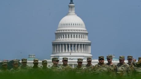 Donald Trump s'offre une parade militaire à Washington, des manifestations contre son "autoritarisme" dans le pays